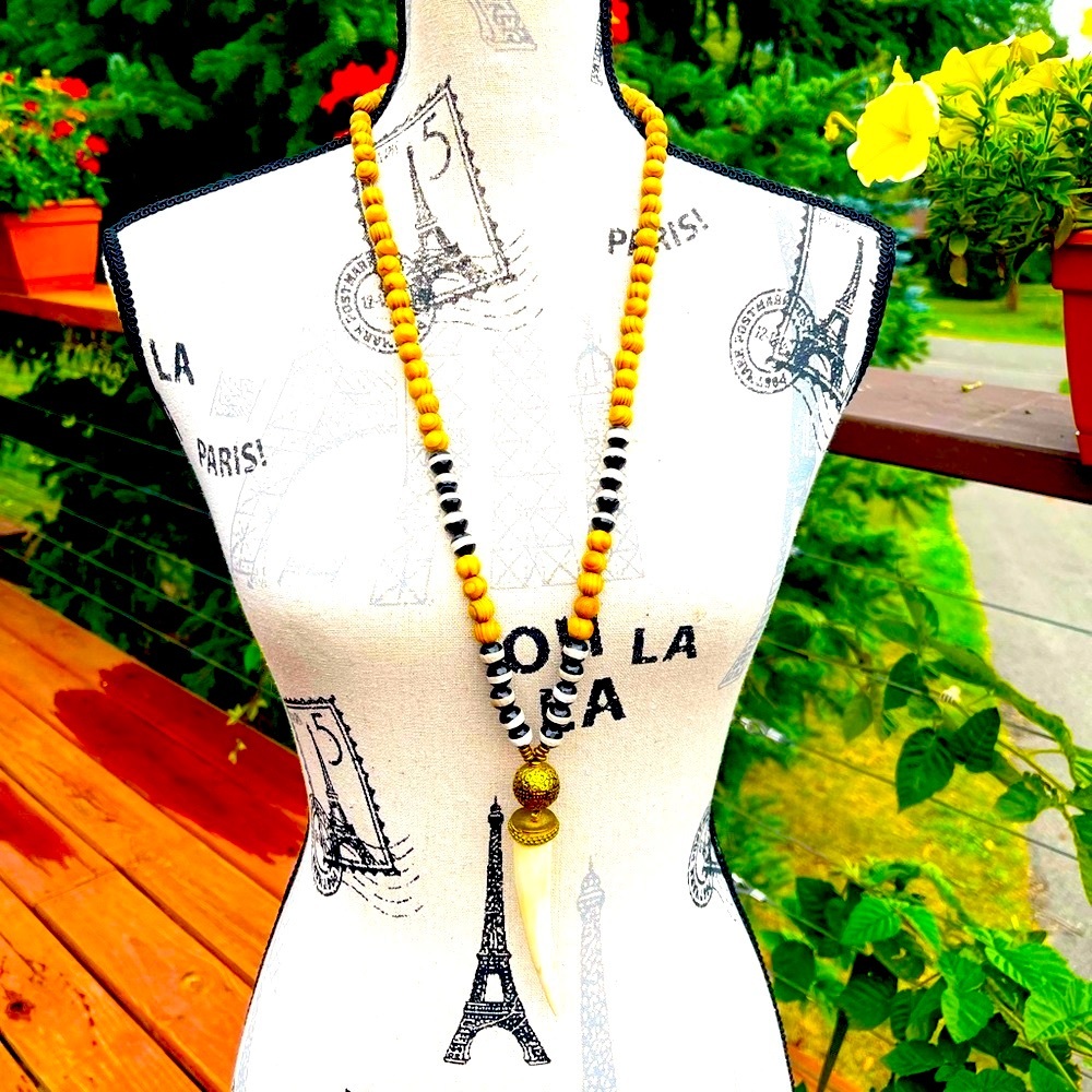 Vintage Fabulina Designs hand carved horn & bead necklace